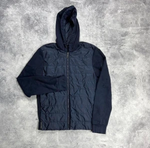 Prada cardigan - Prada cardigan/hoodie, äkta, väldigt sällsynt, kan gå ner i pris 