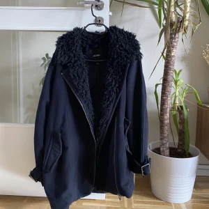 Bikerjacka - Ganska stor i storleken 