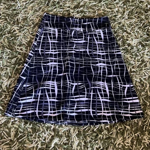 Cool kjol  - Cool kjol, köpt secondhand, med rutigt mönster. Strl S✨💛