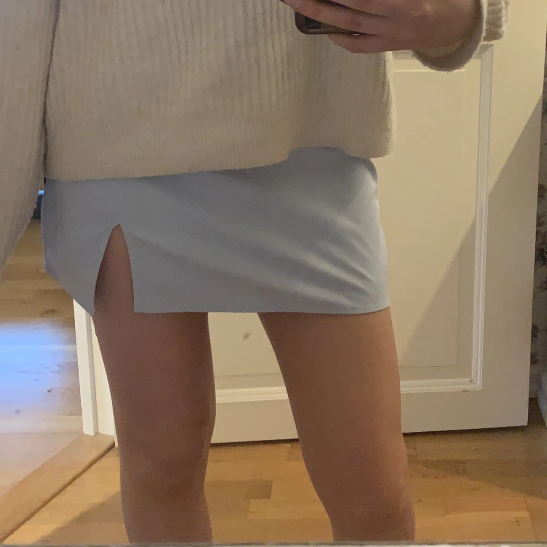 Babyblå kjol med slit