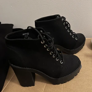 Skor - Jätte fina skor använda en gång 