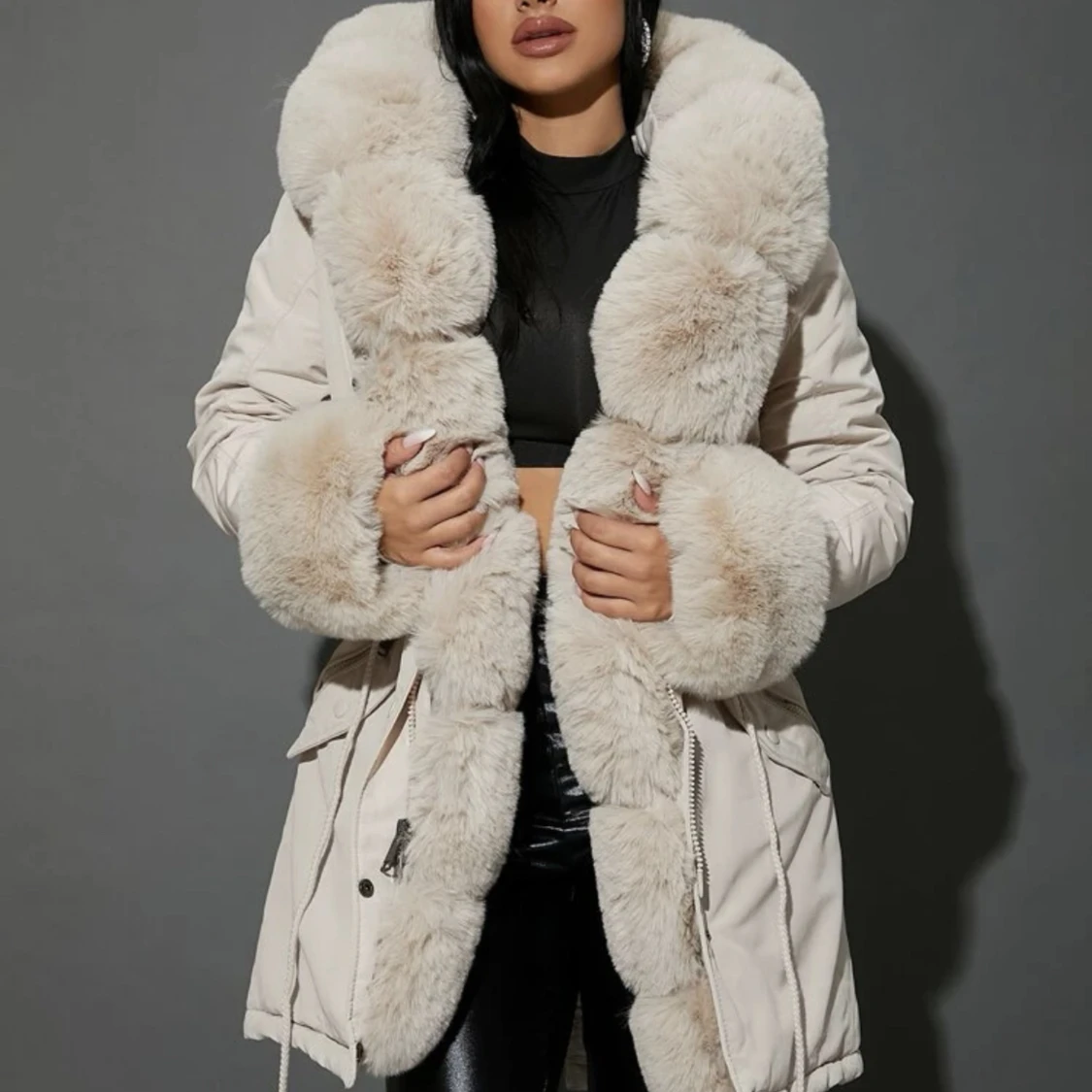 Beige faux fur jacka storlek S  - 91