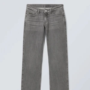 Arrow jeans - Knappt använda low waist arrow jeans från weekday i strl 27/30 i färgen comet grey som är slutsålda✨