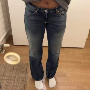 Ett par snygga jeans från weekday