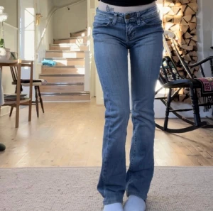 CROCKER jeans 🪩 - Säljer pga att dem satt lite fel på mig❤️ lågmidjade bootcut💕passar om man är ca 157cm lång 
