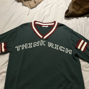 think rich oversized sweater - oversized  japanese brand kontakta om du är intresserad!