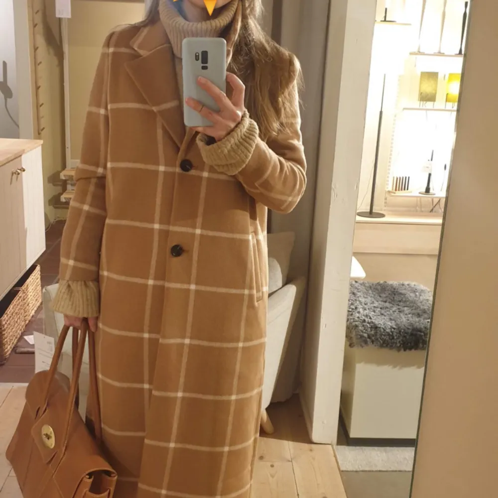 Size: XS Brand: Norr A beautiful, stylish coat thick enough for winter months but also suitable for fresh spring and autum afternoons.. Jackor.