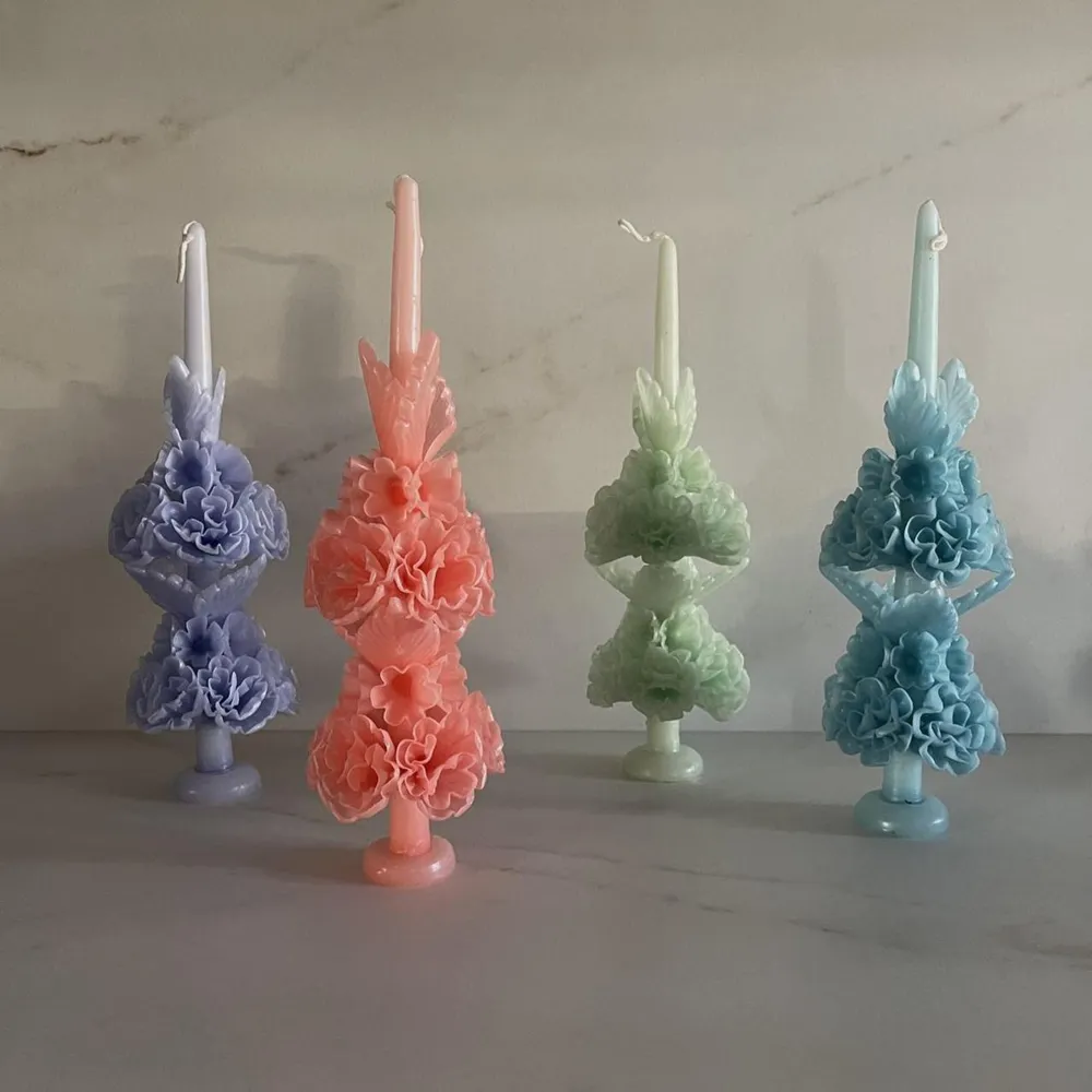Historically made by women for different ceremonies, these candles can also be used as decorative elements for a celebration. Made in Mexico Please be advised these candles are fragile.  They’re packed carefully but if a petal falls it can be glued back. Övrigt.