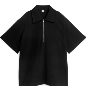 Arket tröja!  - Säljer denna jättefina oversize tröja från Arket. Helt oanvänd! 