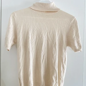 Tshirt m polokrage💞 - Superfin T-shirt i mjukt material💖