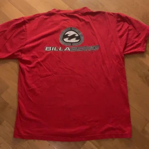 Billabong Röd T-Shirt - Size M oversized