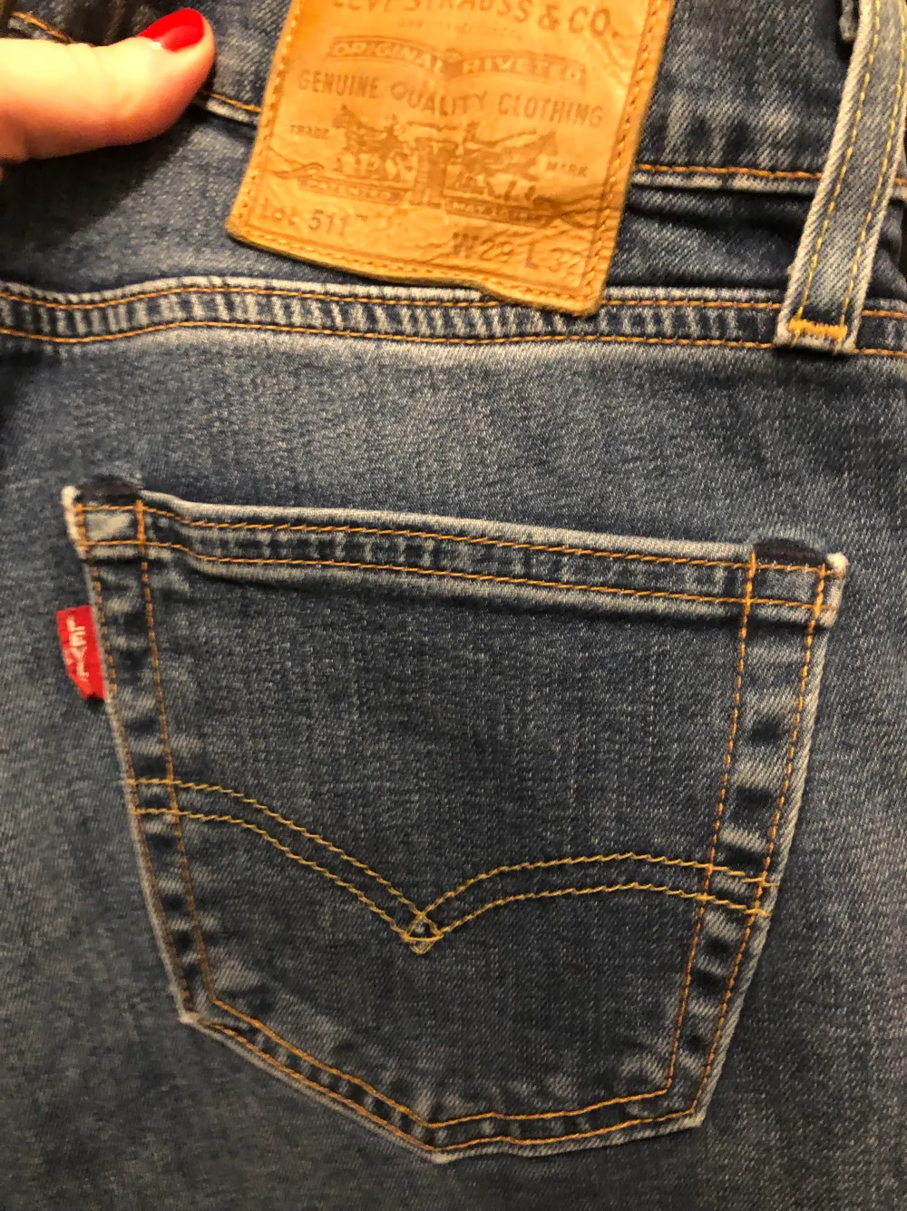Snygga mörkblå Levis jeans modell 511. L32 W29. Som nya.  Pris 350kr. Jeans & Byxor.