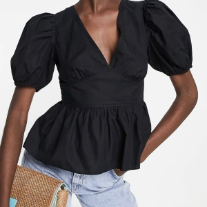 Blus - Blus från asos, använt fåtal gånger, bra skick. 