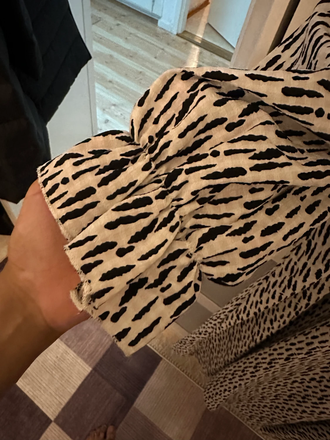 Svart/vit klänning  - 90