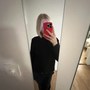 Kasmirtröja  - Så fin kashmirtröja i 100% Kashmir💞från COS och köptes för 1500💞knappt använd så säljer för 590