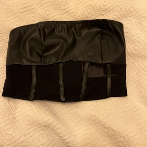 Läder fest topp! - Läder fest topp! Helt ny strl s skulle ja säga❤️ byter såklart oxå