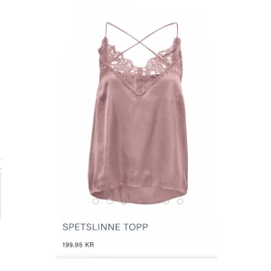 Spetslinne - Säljer mitt spets linne i en väldigt fin färg och skönt material. Storlek S Köpte för 199kr på Zalando (märke JDY) Köparen står för frakt