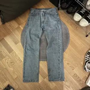 *RARE* Vintage Levi’s 505 jeans.   Condition 8/10 (litet hål vid skrevet).   Size W31 L32. 