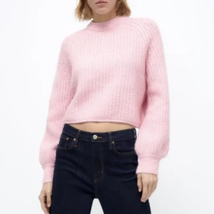 STICKAD TRÖJA FRÅN ZARA - Supermysig stickad tröja från zara, använd 1-2 ggr💓  