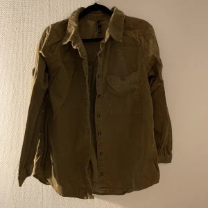 Zara manchesterskjorta - Fraktar ej finns i Lund