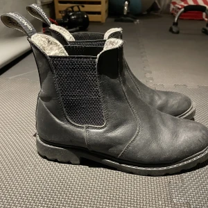 Ridsko  - Svart läderridsko för nybörjare.