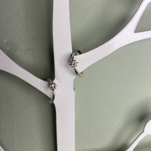 Silver stjärna örhänge - Silvriga örhängen med en diamant i en sol som var från ett paket med olika örhängen som jag använder men dem här bestämde jag mig för att sälja för dem inte kommer till användning. Jag har inte använt dem förutom när jag provat dem så kommer att tvättas.