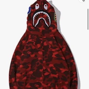 Bape hoodie - Säljer denna efter som den inte kommer till användning den har bara använts 2-3 gånger 