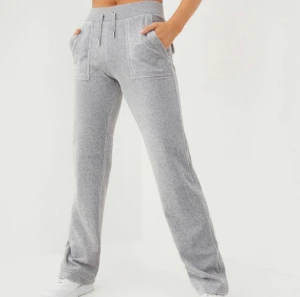 Juicy Couture byxor  - JC- byxor i nyskick, använda 1 gång iom att grått inte är min färg (spontanköp lol)  Jättefina& fräscha!  Priset går att diskutera men kom inte med skambud, tack! 