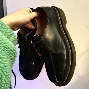 dr.martens - dr.martens, passar mig som har 38 i skor!