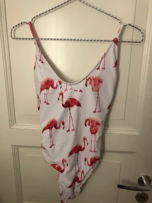 Shein baddräkt  - Flamingo baddräkt från shein, använd en gång☺️