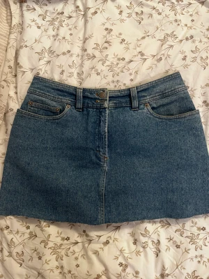 Jeanskjol  - En jeanskjol som jag klippt själv