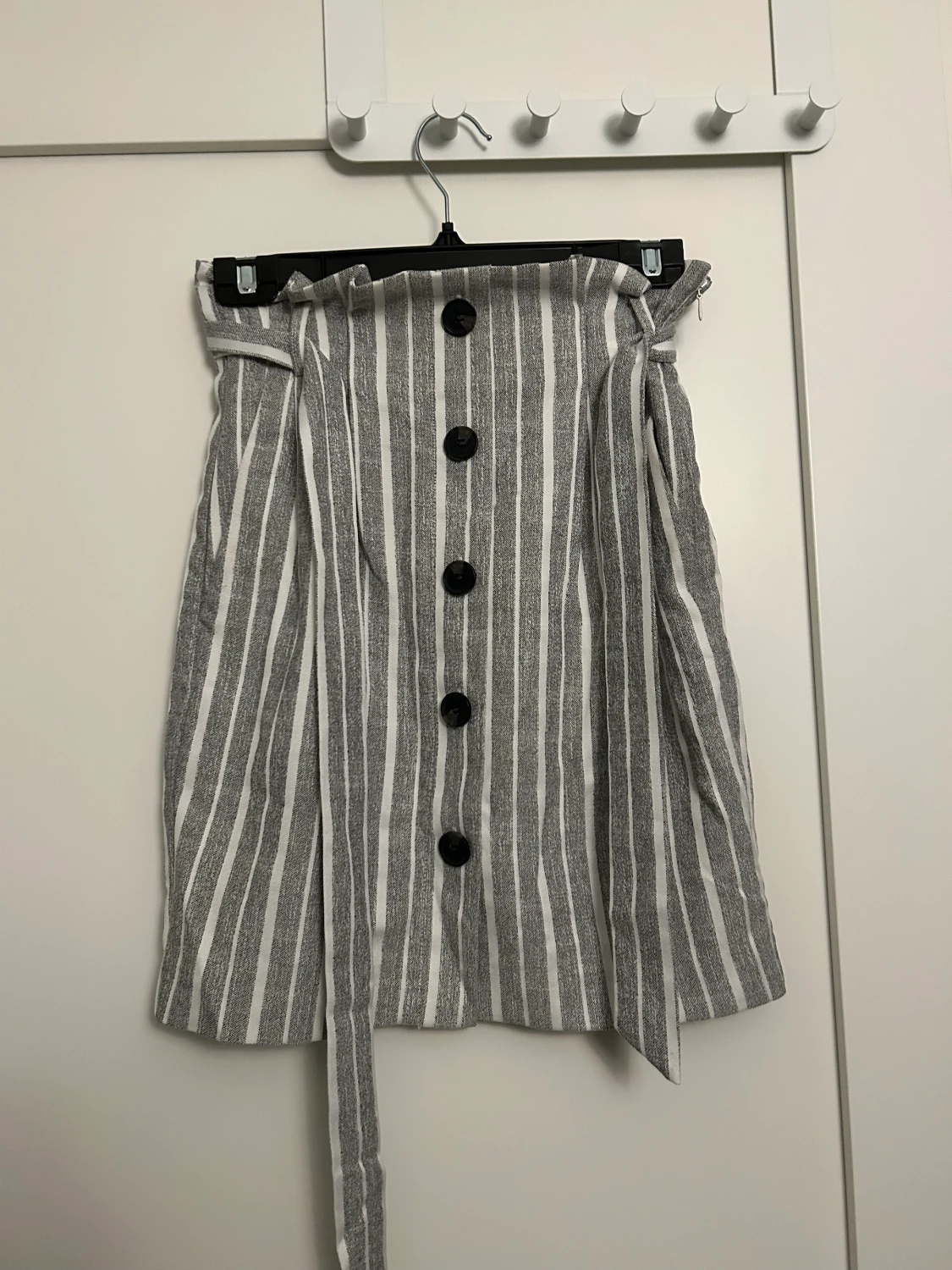 Kjol från H&M med knappar