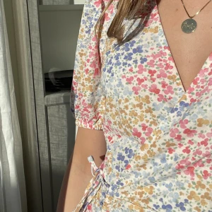 Klänning - Klänning från gina, använd 1 gång 💖