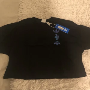 Skimrig adidas träningstopp - Träningtopp från adidas som jag aldrig använt,