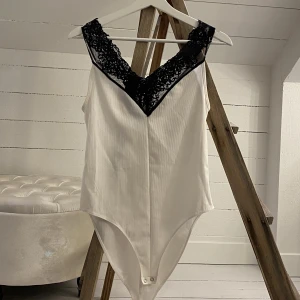 Body 🖤🤍 - Body från Zara strl S