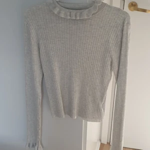 Tröja - Fin tröja som jag endast använt 2 gånger 