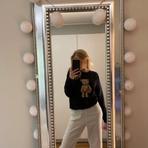 Collegetröja - Säljer min fina collegetröja i S, knappt använd och i väldigt fint skick! Perfekt till sommaren🌟