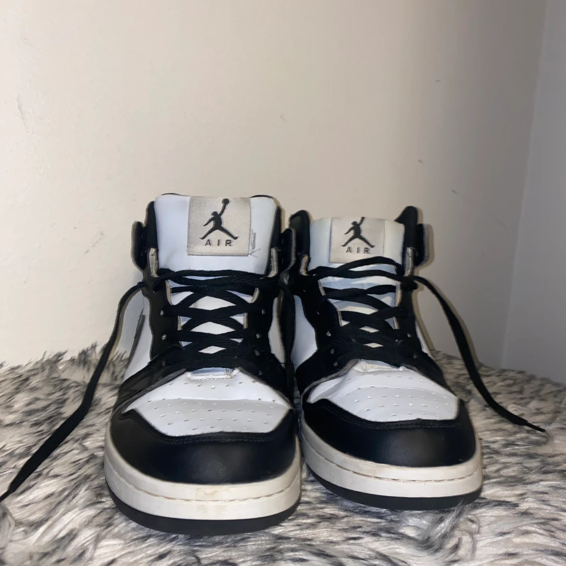 Nike Jordan’s 1 mid 