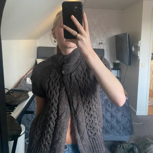 Topp - Säljer denna kofta/topp! Så snygg att ha utan något under om man är vågad men även att ha över linnen etc i sommar! Storlek M