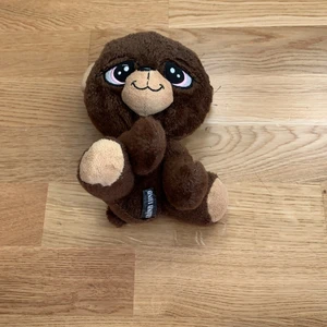 En nallebjörn -  Den är i fint skick och är sedan 2018 den är inte så gammal så snälla köp den ❤️❤️❤️