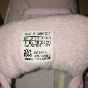 Addidas  - Fina råsa addidas skor. Bra skick. Frakt 39 sek till personen som köper de. Kan mötas upp. 