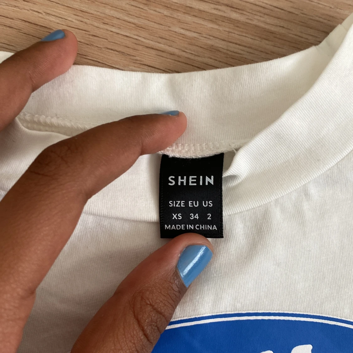 Crop top med tryck - 91