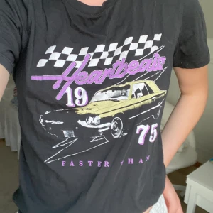 Tröja  - Cool tröja från Gina som inte kommer till användning längre💞💞