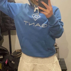 Gant tröja  - Säljer denna gant hoodie pgd att den ej kommer till användning längre. Det är herr Modell och den är i fint skick. Vid snabb affär 300kr + frakt 