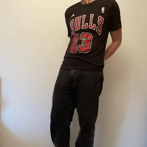 Adidas Chicago Bulls T-Shirt Med Noah Tryck - Strl: M, 150kr