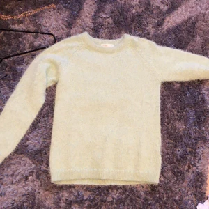 Grön mysig tröja - Mintgrön tröja. Sitter fint, storlek 150