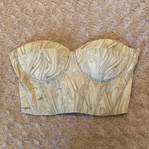 Shein - Marmor beige topp med snörning i ryggen