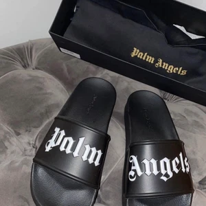 Palm angels tofflor  - Palm angels tofflor storlek 41-42 paket & påse medföljer, pris kan sänkas vid snabb affär