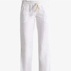 Linnebyxor  - Fina linnebyxor nu till sommaren! Köpte de från plick men hittade ett annat par så säljer dem vidare.. ⚡️(lånade bilder) 