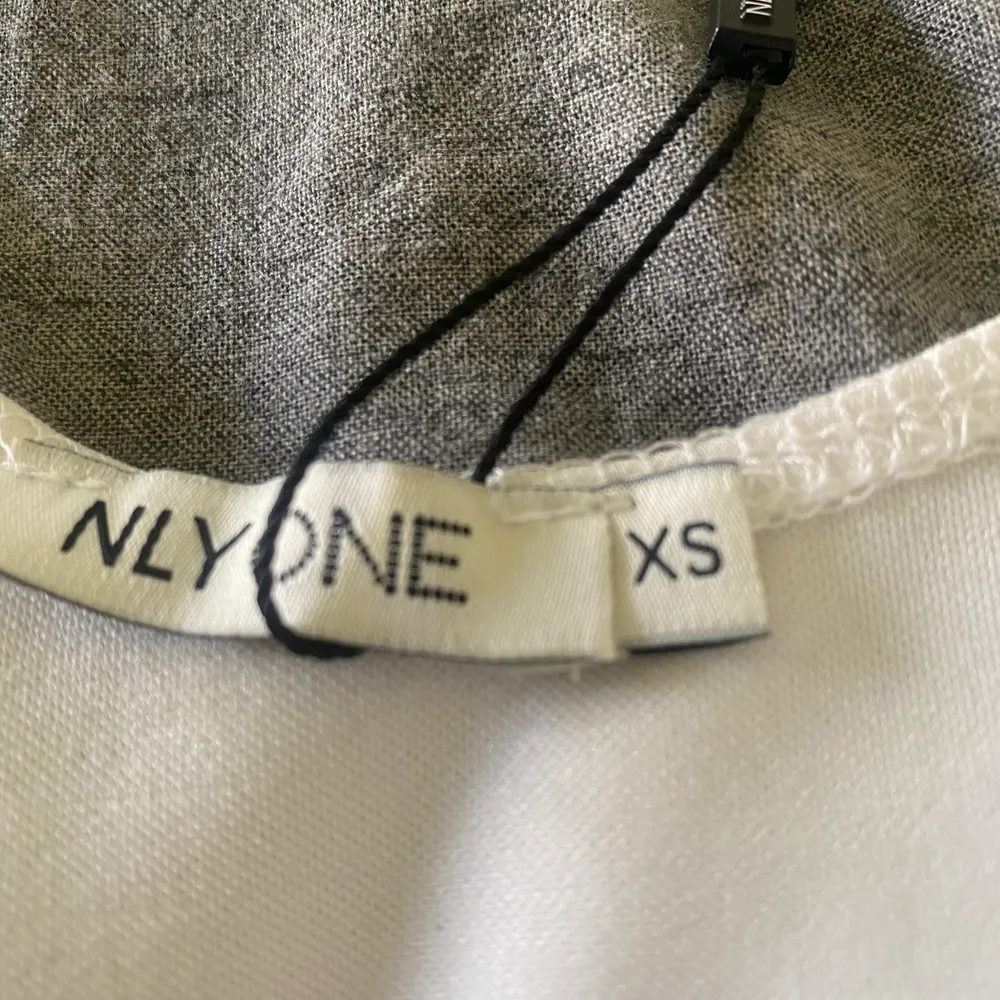 Helt ny tröja från Nelly aldrig använd, säljer för min storlek är S och denna är Xs.. Toppar.